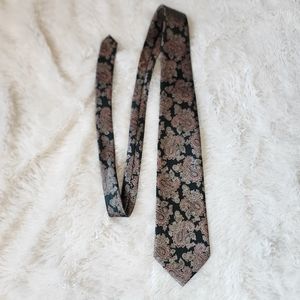 Amiens handmade paisley patterned men's necktie